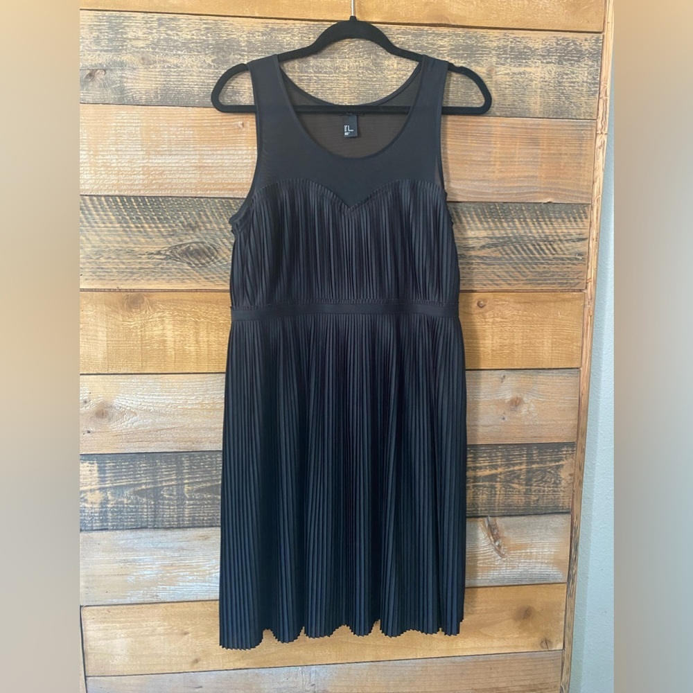 H&M Black Sleeveless Pleated Dress Size M
